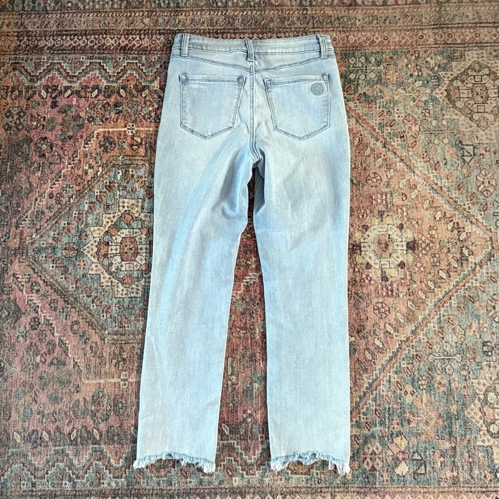 NWT Laurie Felt Daisy Denim Crop Easy Skinny in Light Wash Size 2 - Picture 5 of 8